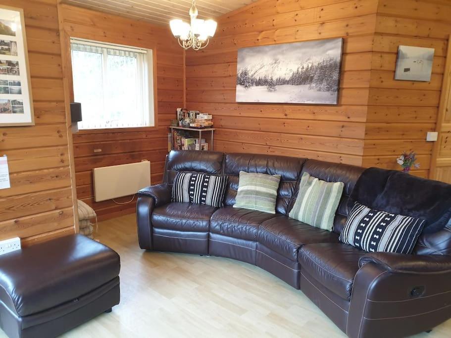 Luxury Peak District Lodge, Hot Tub, Log Burner, Nr Lake Rudyard エクステリア 写真